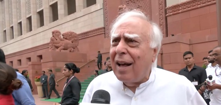 Kapil Sibal questions Home Minister’s ‘silence’ over use of pellet guns during students stir