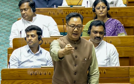 Uproar in Lok Sabha over Rahul Gandhi’s ‘idiot’ reference; Rijiju says unparliamentary (Ld)