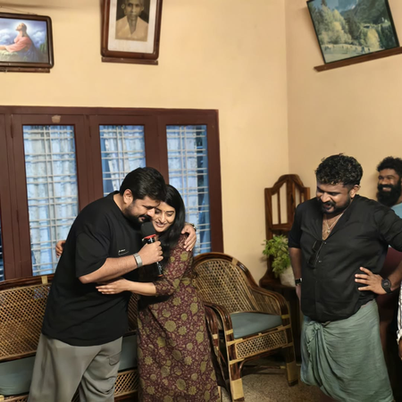 Meera Jasmine wraps up her portions in Mohanlal’s ‘Athimanoharam’