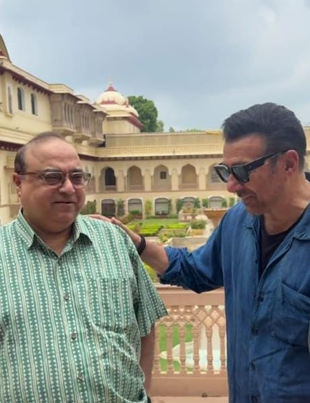 Sunny Deol enjoys a full circle moment with ‘Ghayal’ maker Rajkumar Santoshi at Rambagh Palace