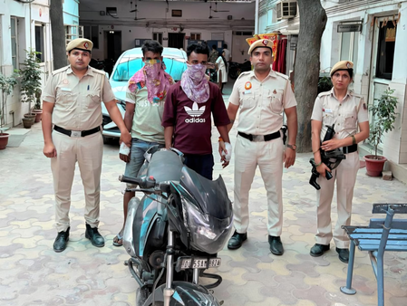 Delhi: Two habitual offenders arrested for robbery, snatching cases in Harsh Vihar