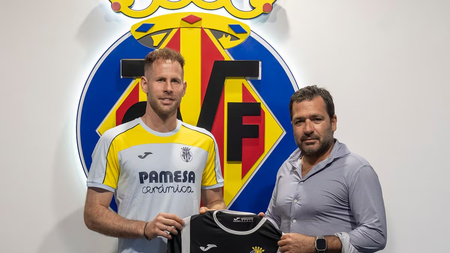 Football: Villarreal sign veteran goalkeeper Gulacsi from Leipzig