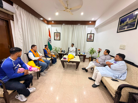 Tripura CM felicitates Commonwealth gold medallist Asmita Dey