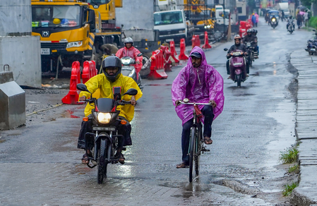IMD issues orange alert for 6 Kerala districts, fishermen advised caution
