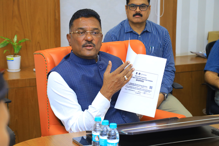 Over 1 lakh non-Marathi drivers learn functional Marathi lessons: Maha Transport Minister Sarnaik
