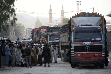 Pakistan: Transporters announce strike against daily revision of fuel price, excessive fines