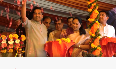 Delhi CM Rekha Gupta welcomes Kanwariyas at Apsara border, reviews arrangements for Kanwar Yatra