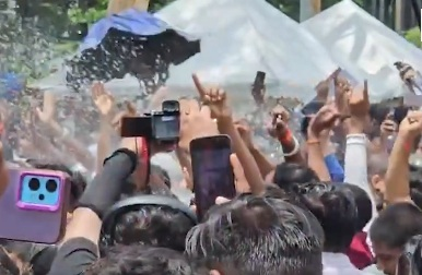 JPSC stir: Protesters breach barricades, break into dance over use of water cannons
