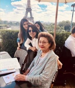 Neetu Kapoor shares rare family portrait featuring four generations of the Kapoor clan