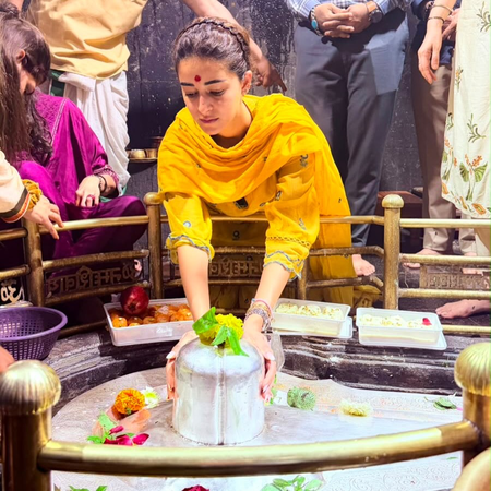 Ananya Panday offers prayers at Bhimashankar Jyotirlinga on Sawan Shivratri