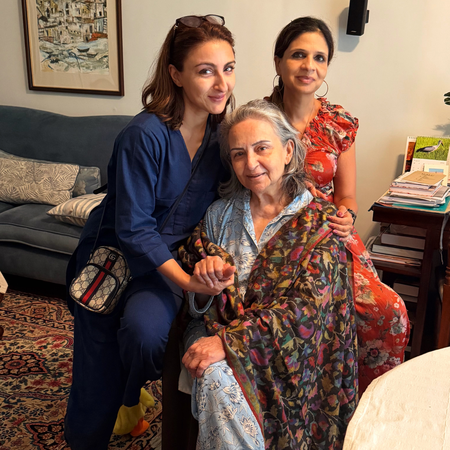 Kareena reacts as SIL Soha Ali Khan poses with MIL Sharmila Tagore