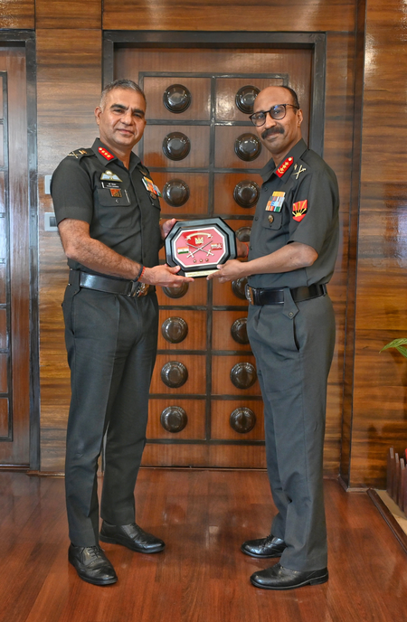 Bengal: DGIS head visits Eastern Command, reviews digital push
