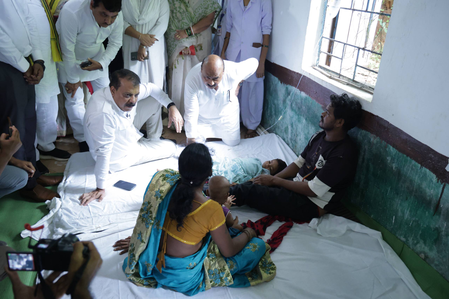 LoP Singhar visits MP’s Balaghat villages, alleges 19 child deaths amid mysterious illness