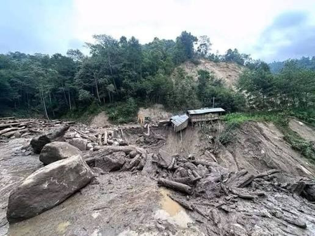 Arunachal: Army personnel still missing after flash flood; four workers killed in landslide (Lead)
