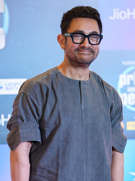 Aamir Khan’s son Azad cries as actor carries pet after their return from pet clinic