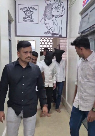 Two held with stolen foreign liquor worth Rs 27,000 in Pune