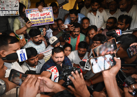 Tejashwi Yadav slams Bihar govt over police lathi‑charge on Patna students
