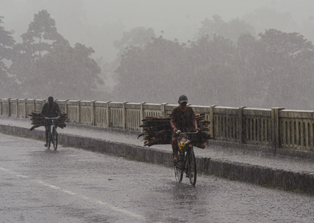 South Bengal braces for heavy rain this weekend, as low-pressure area lingers