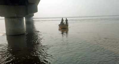 Bhagalpur boat capsize: Two labourers still missing, administration orders action against contractors (Lead)