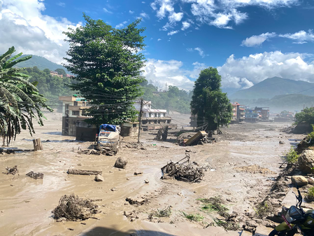 Nepal flood leaves 95 dead, dozens of security personnel and tourists still missing (2nd Lead)