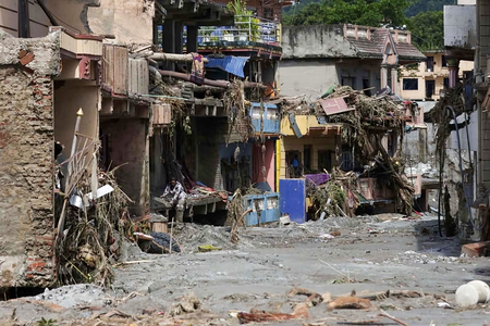 Nepal flood death toll reaches 270, more than 800 still out of contact