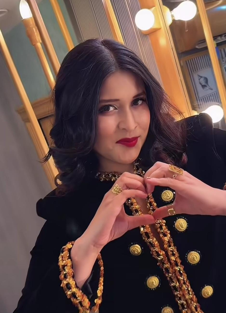 Mannara Chopra gets body-shamed over dance video