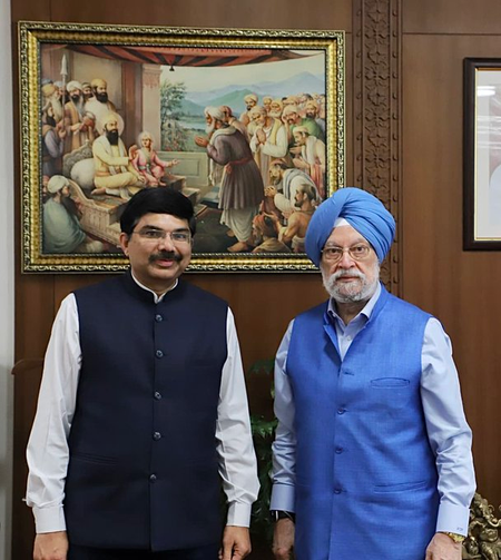 Oil Minister Hardeep Puri briefs India’s new envoy to Qatar on energy issues