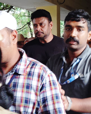 Darshan fan murder case: K’taka cops trace two industrialists, woman after threats to witness