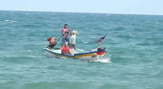 Fishing boat sinks off Karwar coast, 24 fishermen rescued