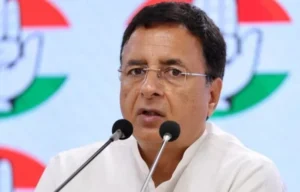 Karnataka cabinet fallout: Surjewala meets upset MLAs, says Congress will resolve differences