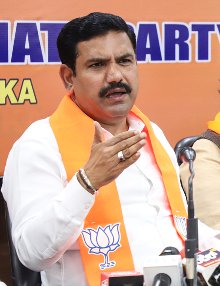 Karnataka BJP slams Cong for giving ‘political colour’ to ED raids on Minister Jarkiholi