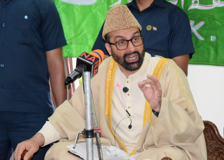 Mirwaiz Umar Farooq favours 5-day week for schools in J&K