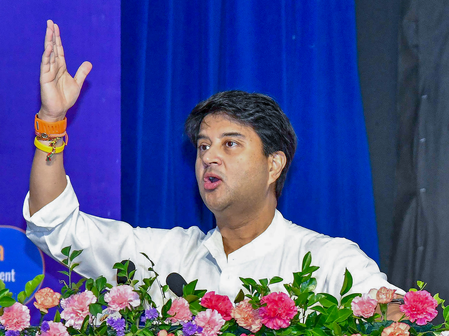 Scindia bats for stronger cooperatives to boost farmers’ income in MP