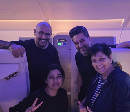 Shreya Ghoshal bumps into Falguni Pathak mid-air, has a fangirl moment