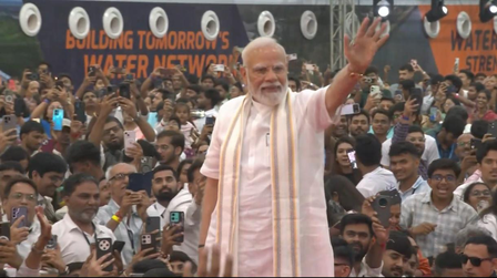 PM Modi gets rousing welcome in Vadodara, to unveil projects worth over Rs 35,000 crore