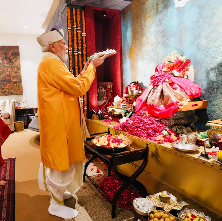 PM Modi offers prayers at Piyush Goyal’s residence on Ganesh Chaturthi