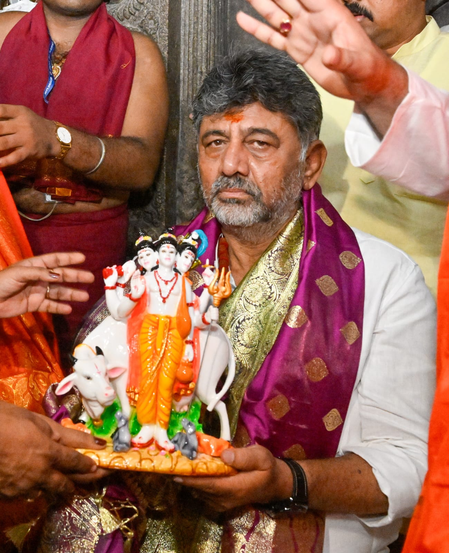 K’taka CM Shivakumar offers prayers at Ganagapur for good rain; announces development of pilgrimage centre