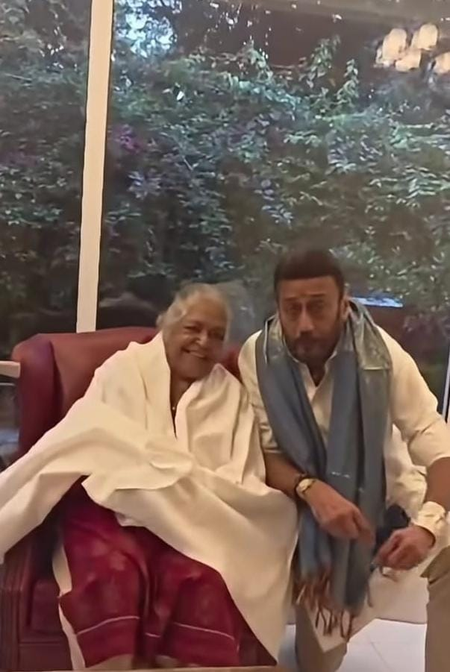 Jackie Shroff relives fond memories of classic Indian cinema with veteran actress Shubha Khote