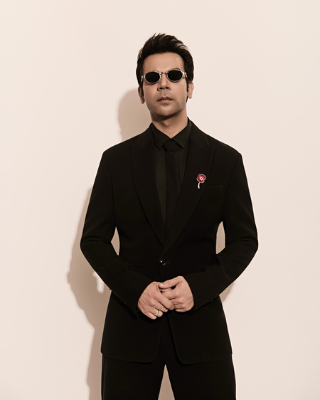 Rajkummar Rao enactment of ‘Deewaar’ earns applause from Big B