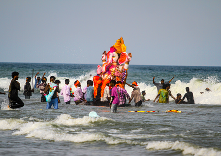 Gujarat: 290 fire personnel, 38 cranes deployed for Ganesh Visarjan in Ahmedabad