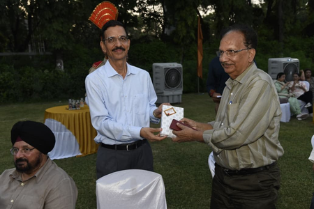 Gujarat Police honours over 30 retired senior officers at ‘Salute Our Mentors’ programme