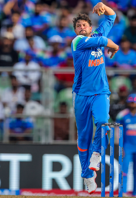 Kuldeep Yadav is a gun bowler, stemmed the flows of runs from the outset: Varun Aaron