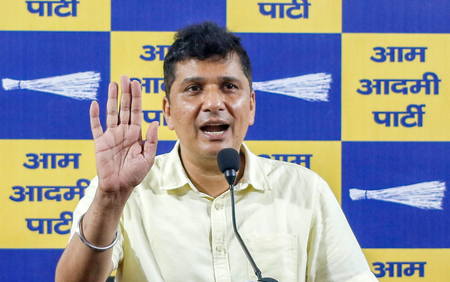 Delhi cop assault: FIR filed against Saurabh Bhardwaj, Jarnail Singh, AAP workers