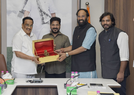 Telangana CM urges Centre to expedite approvals for Tummidihatti barrage