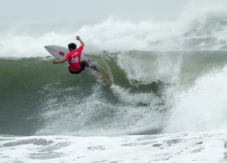 Asian Games: 17-year-old Yang loses to Ikeda in shortboard as surfing makes debut