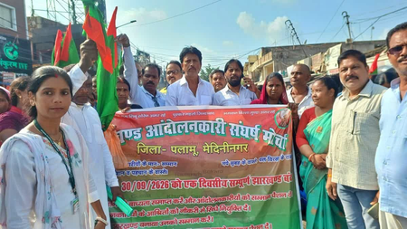 Jharkhand shutdown evokes mixed response, traffic hit by road blockades in several districts