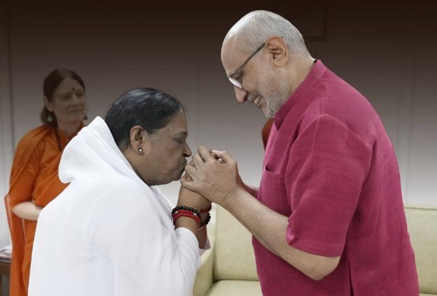 C.P. Radhakrishnan attends Mata Amritanandamayi’s 73rd birthday celebrations in Kollam