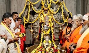 DK Shivakumar offers prayers at Mukti Mandir, seer predicts 2028 return as Karnataka CM