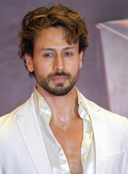 Mumbai: Bollywood star Tiger Shroff escapes unhurt as three assailants fire at his car (Lead)