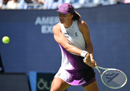 Swiatek reaches 40-win milestone, Svitolina battles past Samsonova in Wuhan